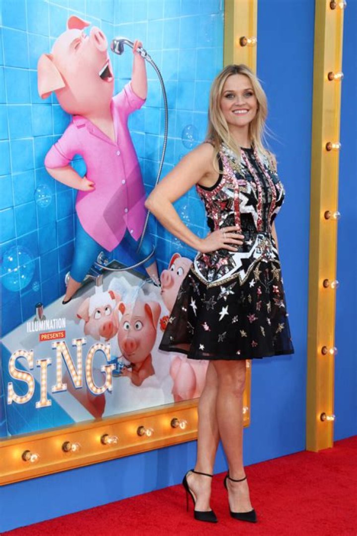 Does Reese Witherspoon Sing?